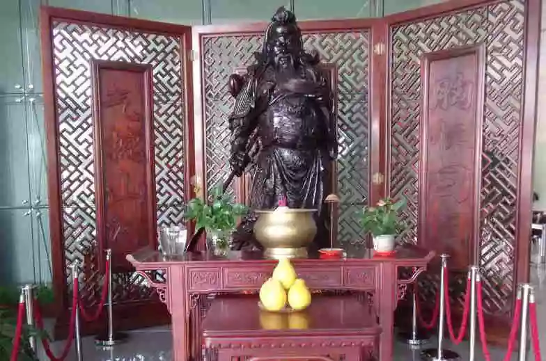 2、财神爷摆放哪个位置最旺:文财神摆放哪个位置最适宜！谢谢了