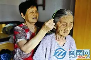 3、見不到老人咽氣的子女:老人去世時兒女在身邊好還是不在好