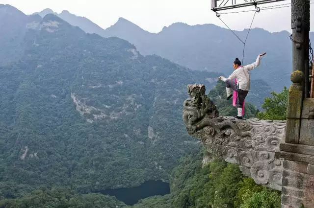 2、烧香烧出小天真:小天真香什么意思怎么办