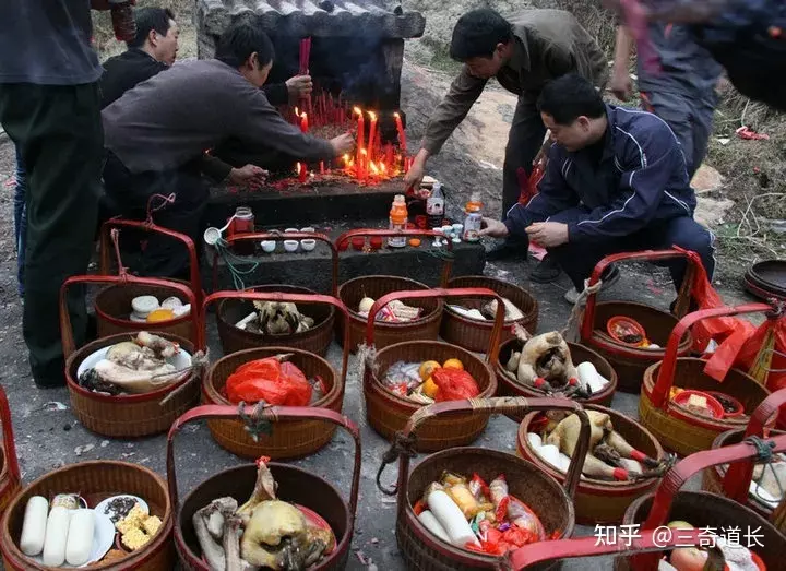 4、每天上香后的香根拔吗:每天上香时用不用把上次香根拿下来