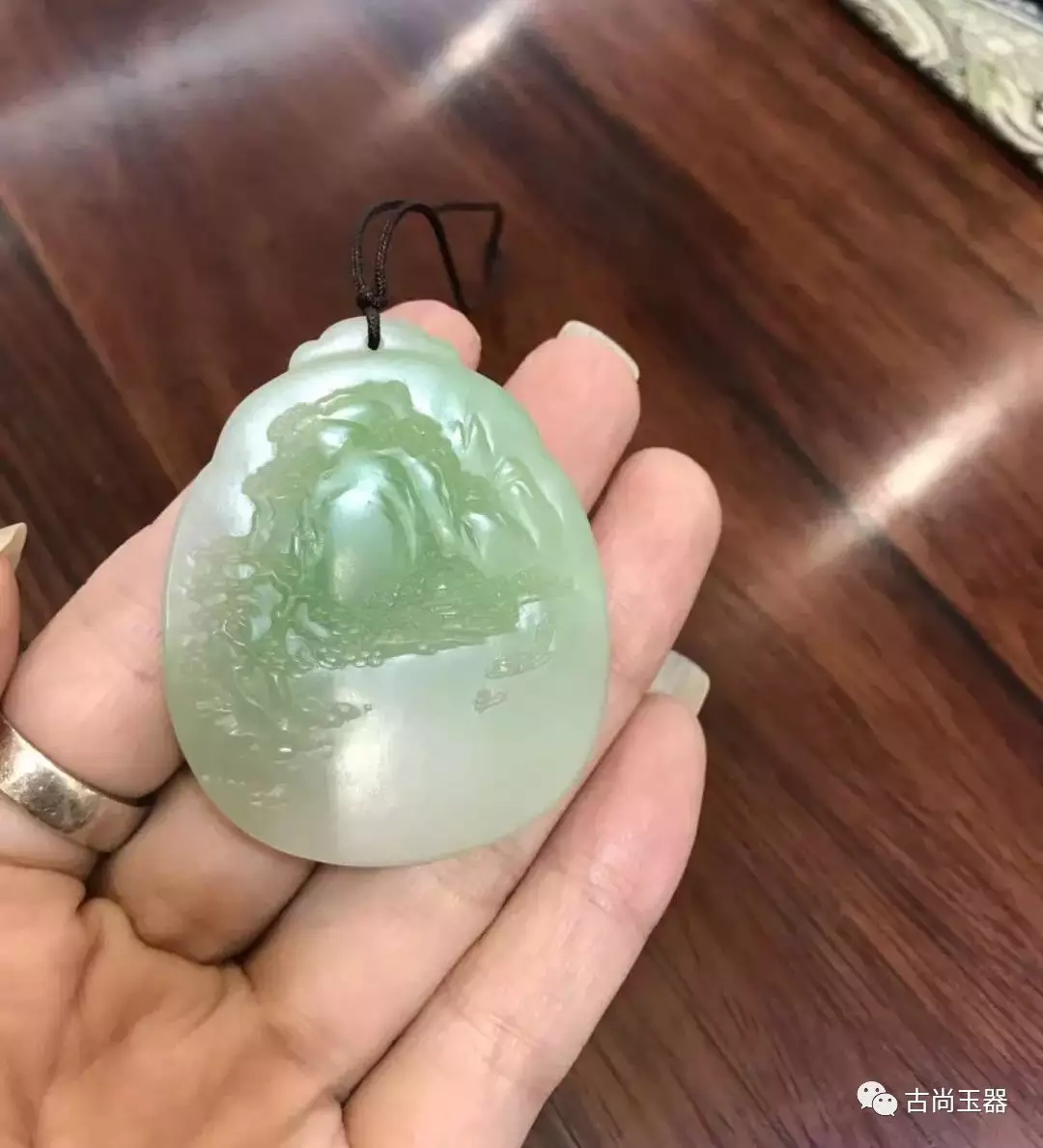 3、三種女人不適合戴和田玉:女生戴和田玉手鏈好不?