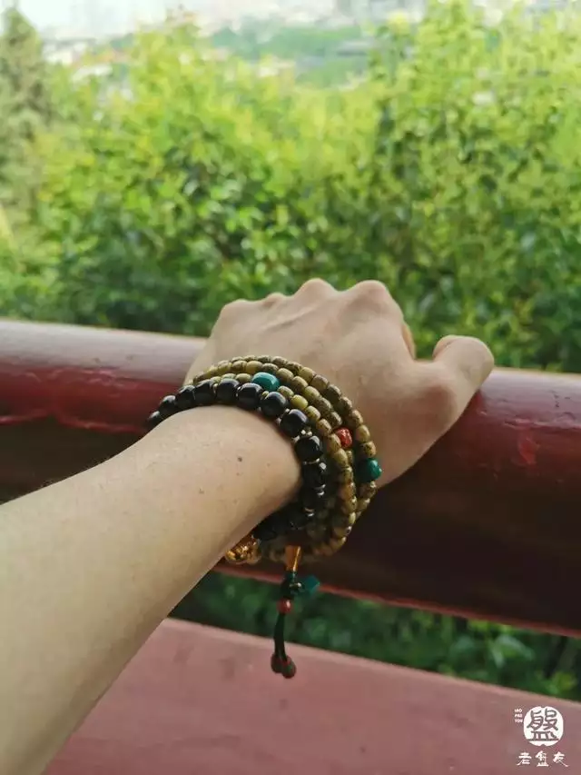 男人脖子上戴什么好，男人佩戴什么招财辟邪