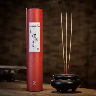 1、财神供香是什么预兆:在自己家烧香拜财神出现供香怎么办？
