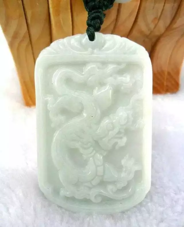 属牛的女人能戴翡翠吗，属牛的人能带金首饰吗