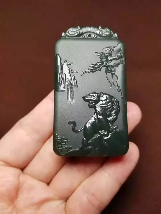 属虎的人应该佩戴什么玉器，属虎戴什么最合适