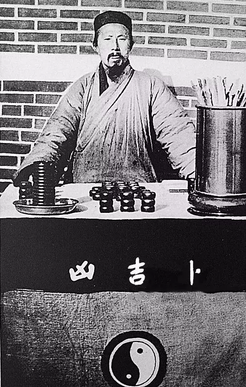 3、農村裡八字算命是真的么？我媽拿我的八字去算，我以前的經歷的事情他也能算準，算命是真的還是假的？？？