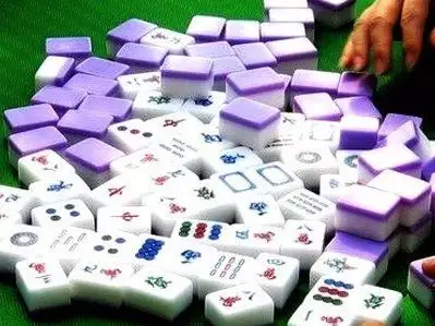 2、下午打麻将坐哪边能赢:年4月25号属鸡的人下午打麻将坐哪方