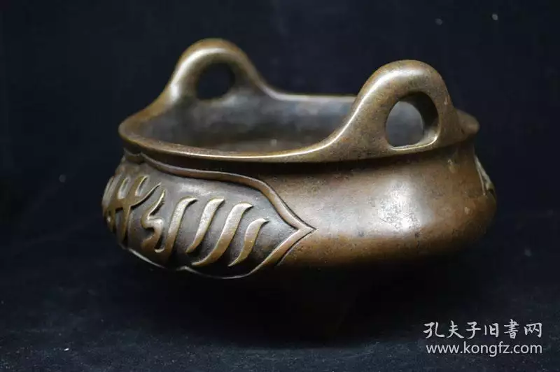 1、你好 我看了你的回答 我买的那个香炉是新的 店主特地给我从后面拿了一个新的 崭新崭新的 。。。不是老玩意
