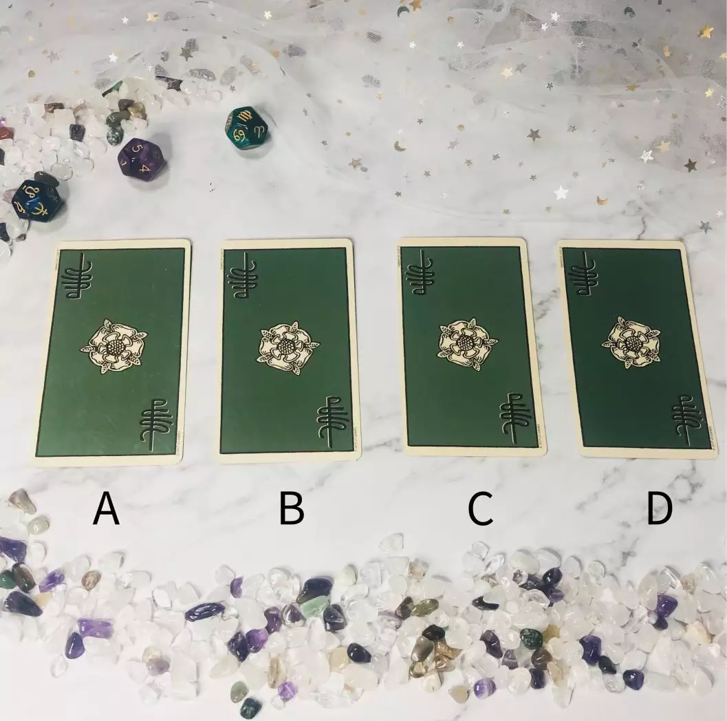 3、塔罗牌感情占卜免费微信:塔罗牌占卜，免费送一个是不是的问题的占卜微信
