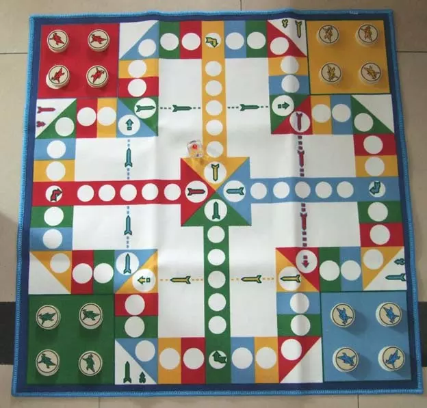 2、情侶飛行棋是什麼意思:陪女神下了一夜飛行棋是什麼意思