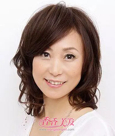 1、国字脸女生运势:国字脸女性的命运与性格