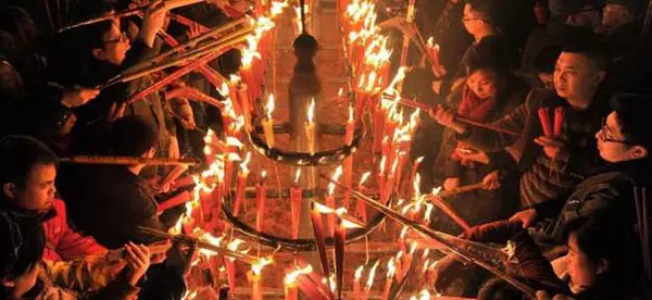 8、在家烧香会招东西:的照片没,在家供着,上香会招来野吗,真有的话怎么办？