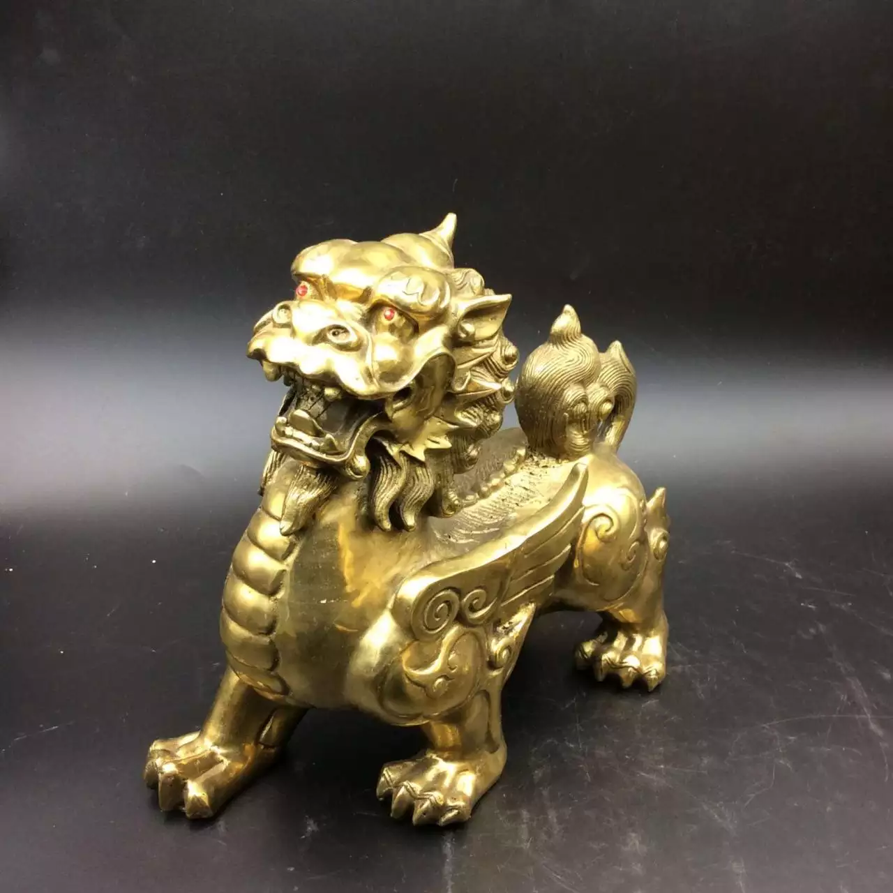 2、6种人千万不能带个貔貅:哪些人不适合带貔貅?