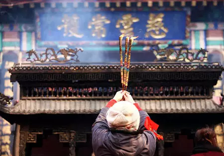 2、怎样上香是正确方法:怎么上香正确方法