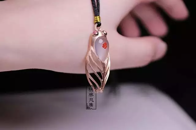 属狗的人佩戴什么招财，属狗的人佩带什么水晶能旺财