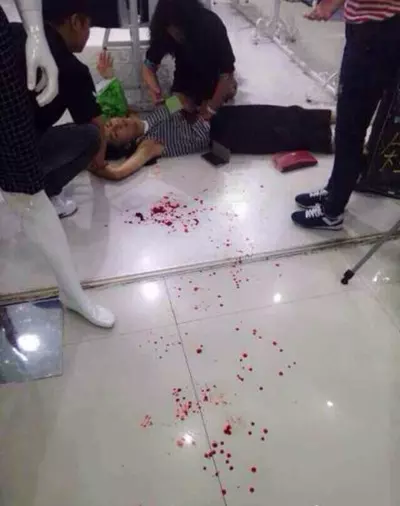4、活人被砍四肢3分19秒:被砍斷了四肢做彘的戚夫人，**是而亡的嗎？