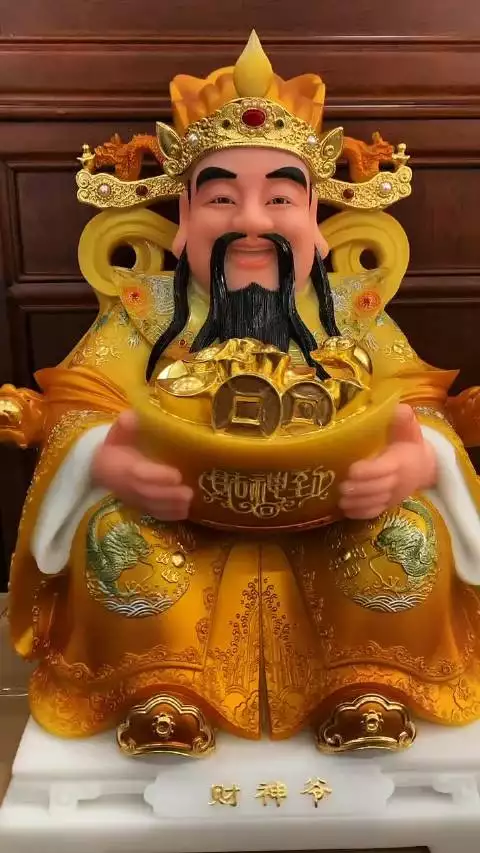 5、一个一个财神怎么摆放:两个一个,一个财神,一个关公如何摆放？