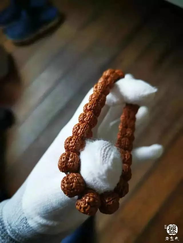 男人脖子上戴什么好，男人佩戴什么招财辟邪