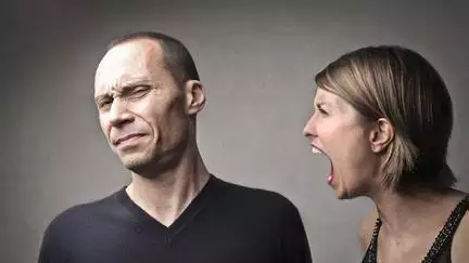 1、夫妻之间相刑怎么办:夫妻相刑怎么办？
