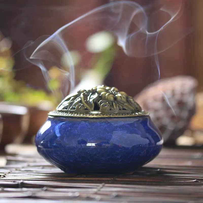 2、搬新家又请了一个新香炉旧香炉里的灰怎么办用用拿到新香炉里吗?