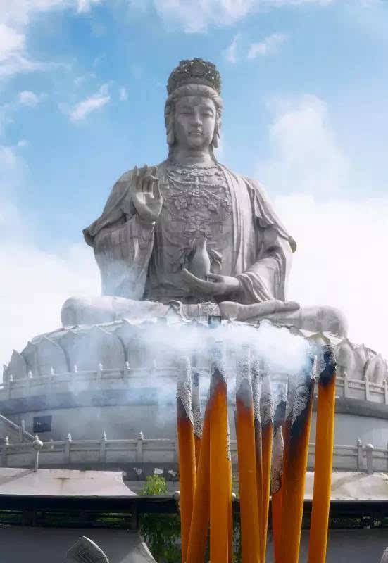 1、上4根香什么意思:给上香四根一根着的快什么意思？