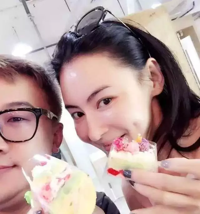 4、張柏芝三胎生父的身份成謎，謝霆鋒回應與他無關，他的做法是否正確？