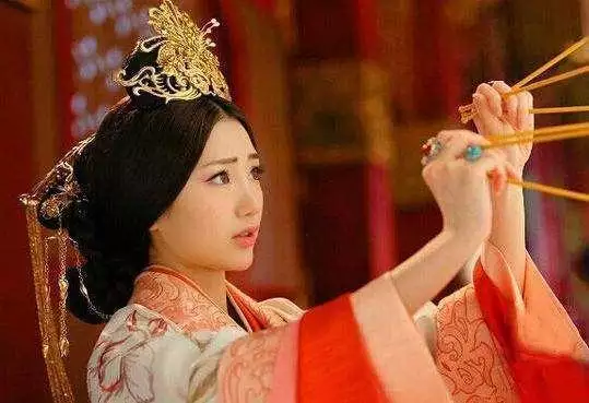 屬兔男深愛的女人，最寵女友的生肖兔男