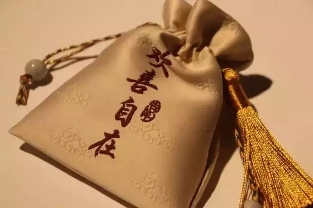 3、成林香的是提醒什么用:请问各位网友在烧香的时候出现了成林香是什么预示什么意思啊？