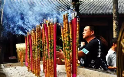 3、整把烧香图解:烧香图解大图图烧香烧出天地香怎么办