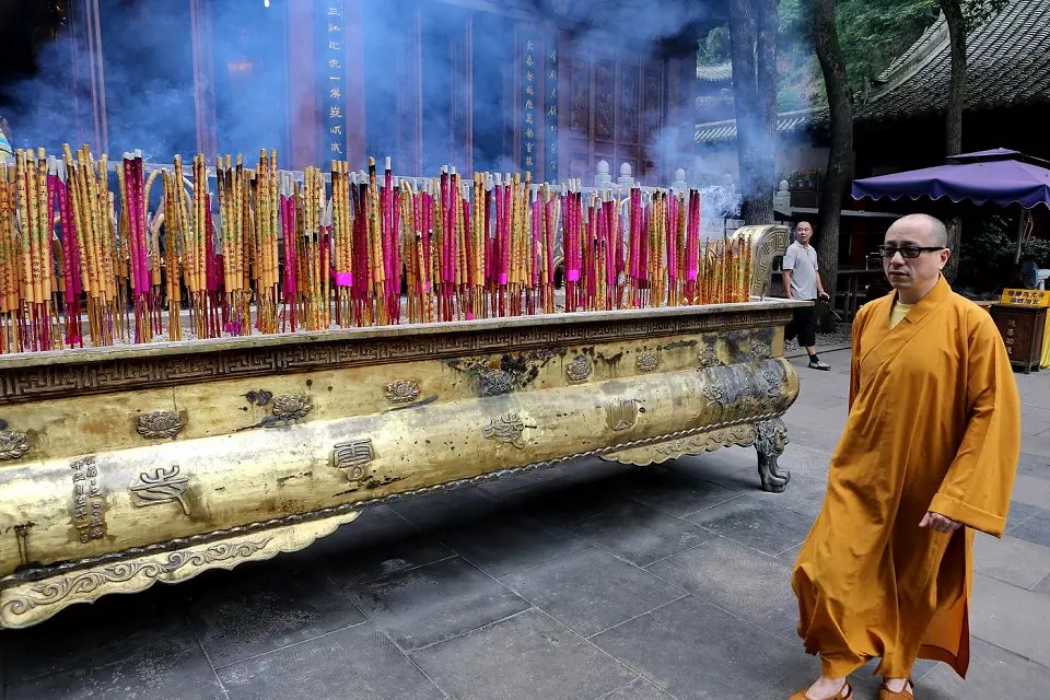 5、成捆的香火怎么看好坏图片:如何看香火图