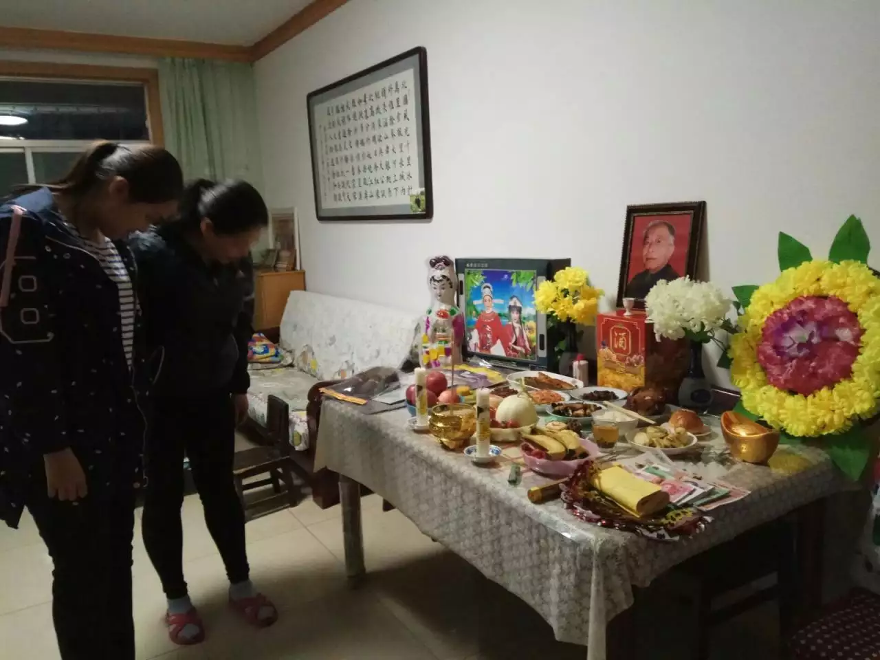 4、老人去世三周年有什麼講究嗎:有親人逝世，家裡的春聯三年之內要有什麼講究嗎？