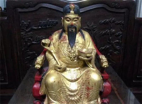 7、财神正东坐哪个方向:财位是东，本人应该坐在哪个方位？