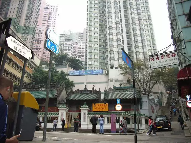 982年18歲是哪一年，18周歲是零幾年出生"