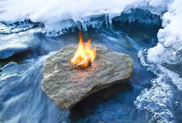 3、94年山头火命姻缘:94年的,两个人都是山头火命在一起好吗?