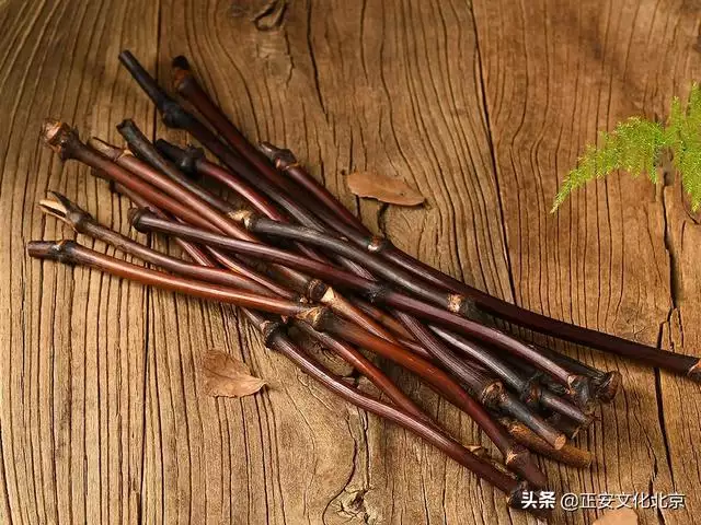 濕氣重的人適合戴什麼首飾，去濕氣最快的 