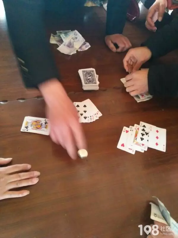 1、下午打牌坐哪个方位好:下午打麻将坐哪个方位能