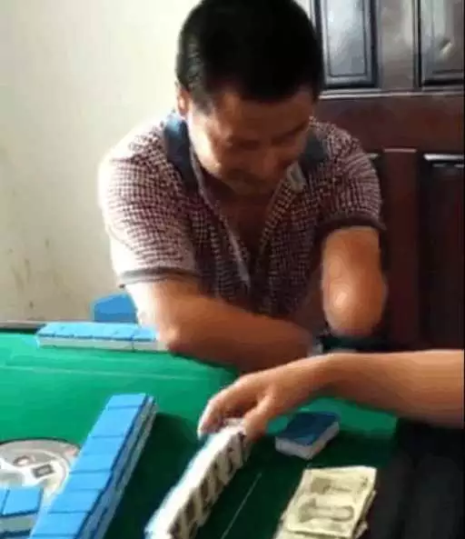 8、下午打麻将坐哪边能赢:年属鸡的人下午打麻将坐哪一方