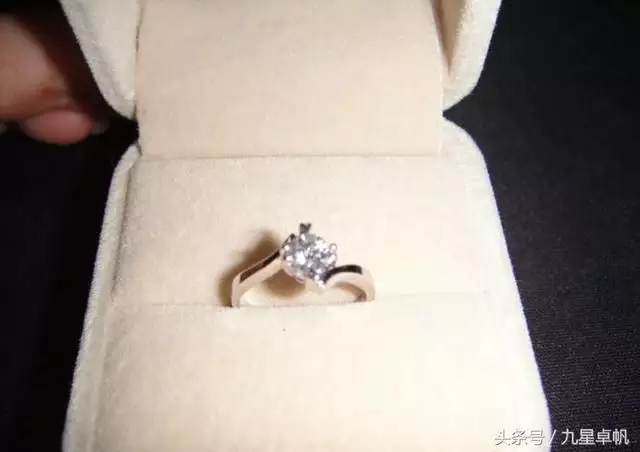 女命八字只有偏官:女命八字有两个正官一个偏官一个劫财好不好