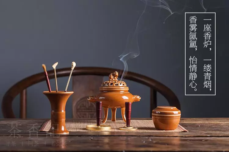 4、我家供，每次上香时香灰都会掉到香炉外面很多，是不是我香炉太小了，请问该不该换个大点的?