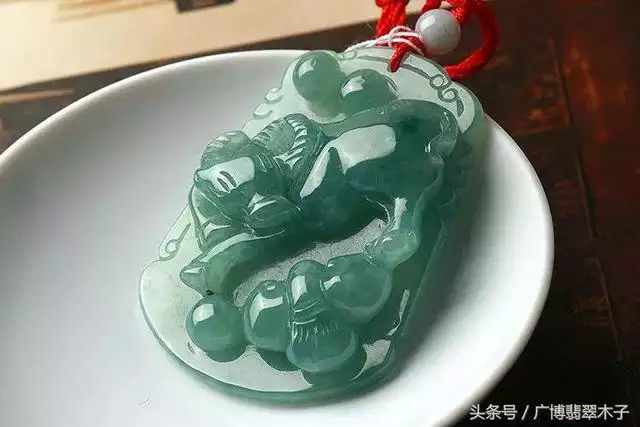 属牛可以戴玉手镯吗，生肖牛适合佩戴什么玉