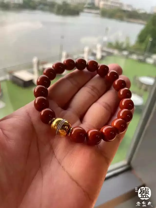 男人脖子上戴什么好，男人佩戴什么招财辟邪