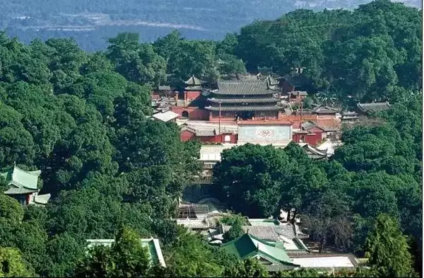 2、烧香的地方:哪个地方拜比较灵？