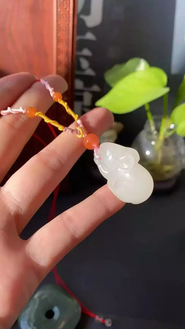 属虎的人应该佩戴什么玉器，属虎戴什么最合适