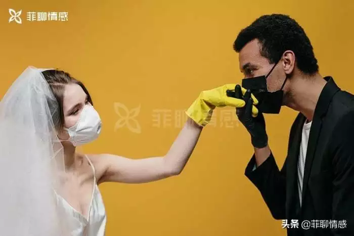 3、男朋友要我親他、我沒答應、他好像不高興！那他是真的愛我嗎？我們談了一個月