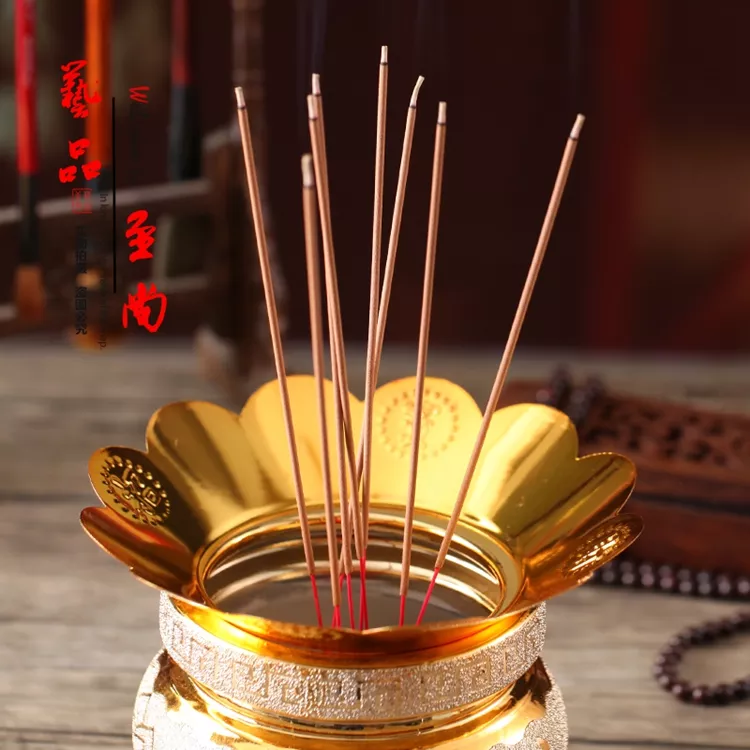 3、香灰怎么处理招财:问答：香炉里面的香灰满了该怎么处理
