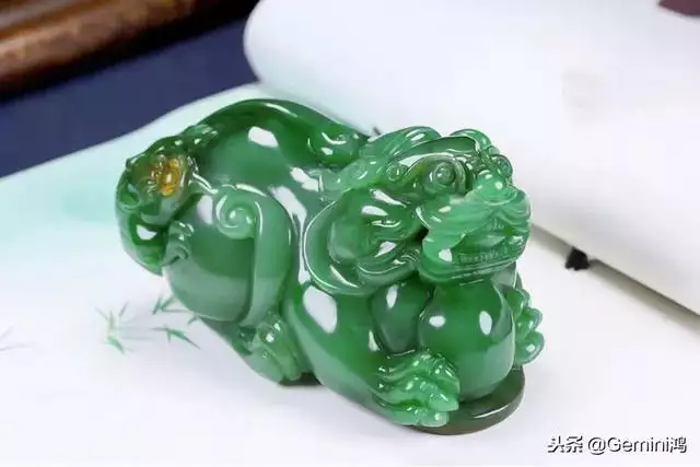 属虎女戴什么玉吊坠更好，属虎的适合戴什么玉石