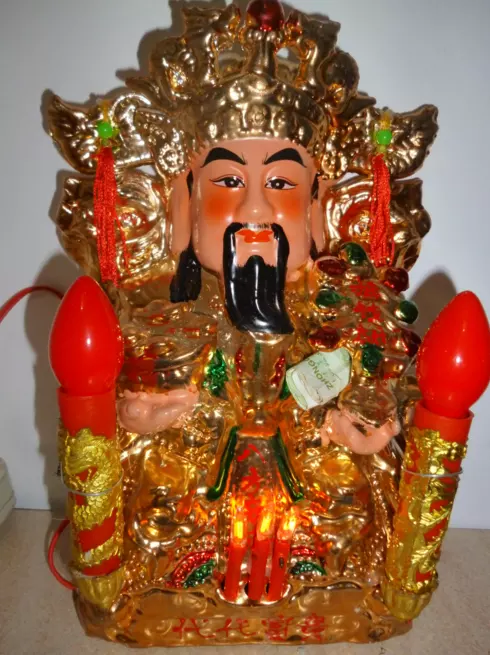 2、财神爷的摆放位置和方向:店里财神爷摆放位置方向与位置？