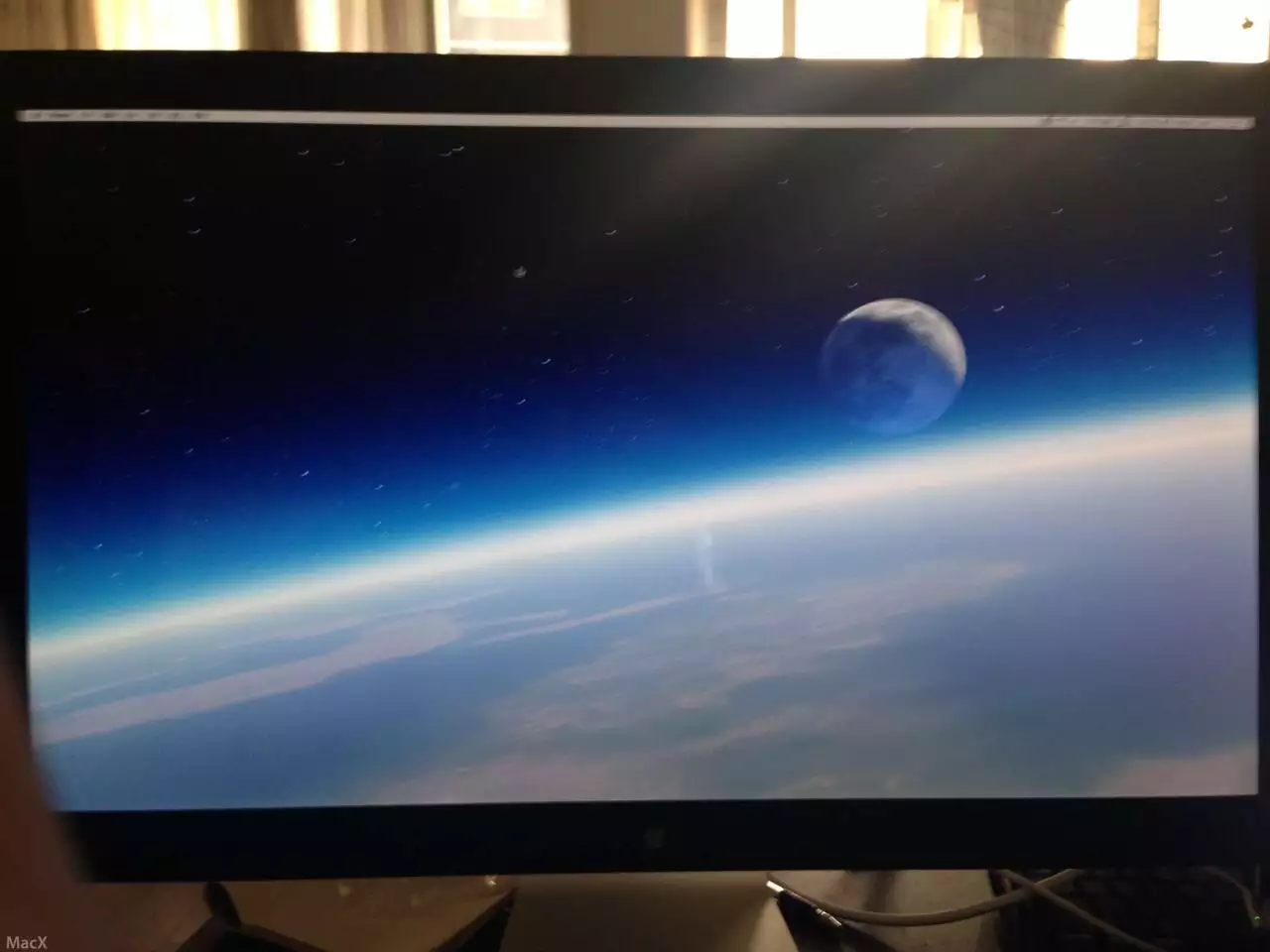 4、27寸與24寸實物對比:24寸與27寸電競显示器不同點在哪裡？