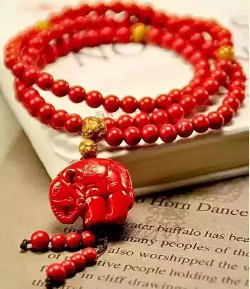 属狗的人适合佩戴什么吊坠，属狗佩戴什么转运招财