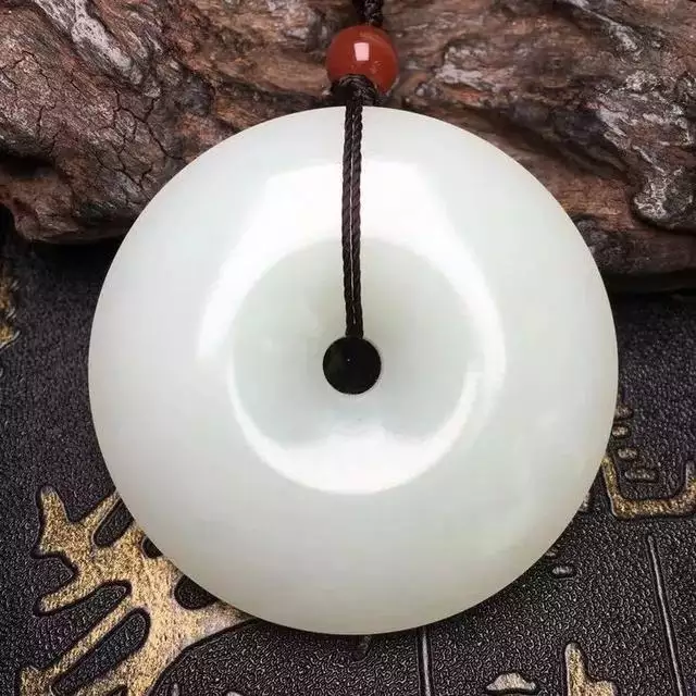 属鼠的人佩戴什么旺财，属鼠戴什么水晶招财